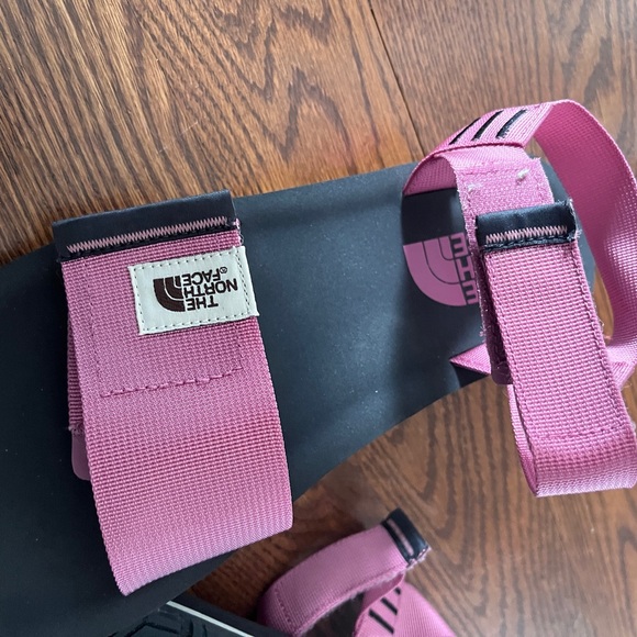 The North Face Women's
Skeena Sandal, Gardenia size 10 - Picture 7 of 7